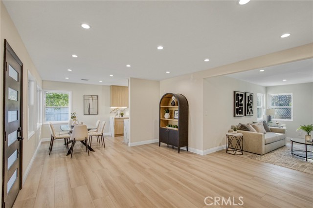 Detail Gallery Image 8 of 35 For 19120 Bessemer, Tarzana,  CA 91335 - 4 Beds | 3 Baths