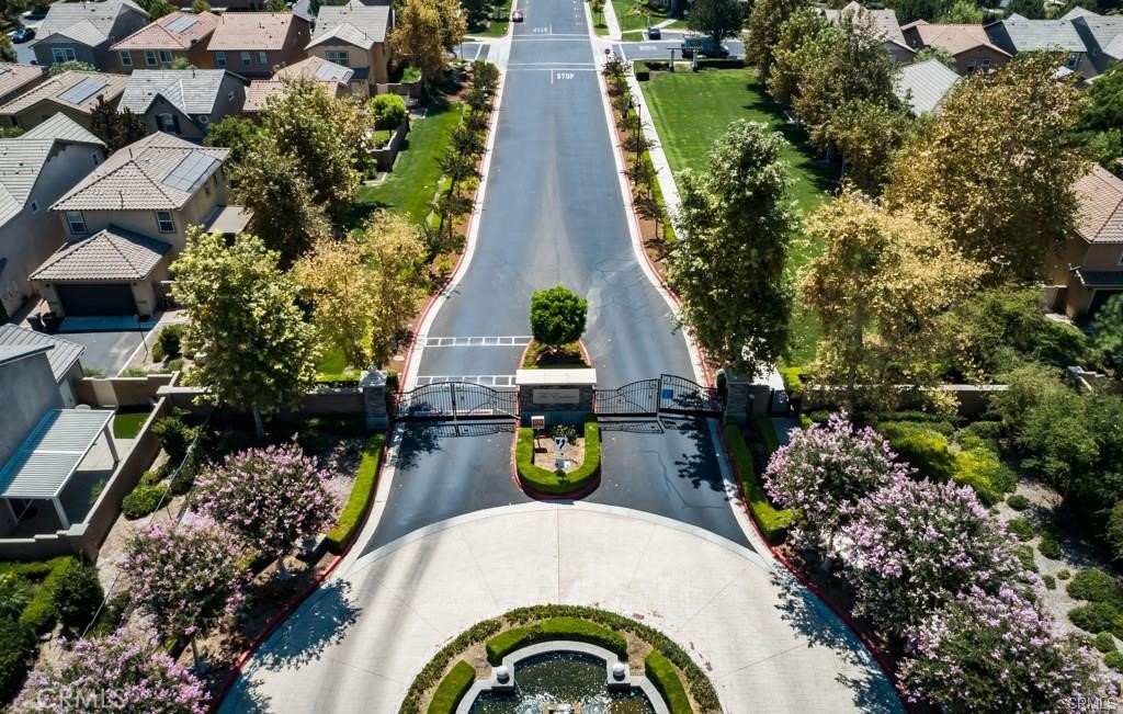 https://media.crmls.org/medias/d72a7fba-9280-4833-8efa-f7bb373bc35d.jpg?preset=X-Large
