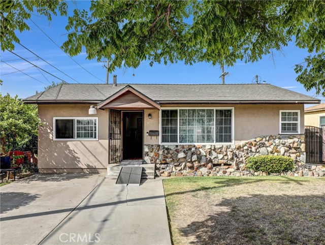 Detail Gallery Image 1 of 28 For 6156 Mckinley Ave, South Gate,  CA 90280 - 4 Beds | 2 Baths