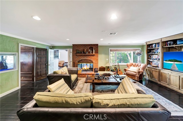 Detail Gallery Image 8 of 55 For 5441 Calvin Ave, Tarzana,  CA 91356 - 5 Beds | 5/1 Baths