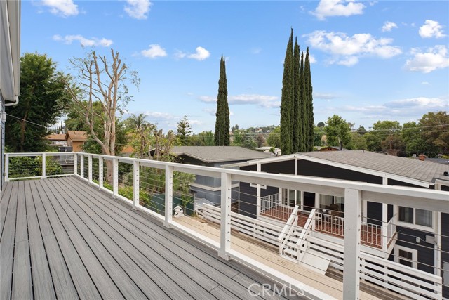 5254 Don Pio Drive, Woodland Hills CA: https://media.crmls.org/medias/d72bef32-97c2-4c60-90e8-2be58c0940b1.jpg