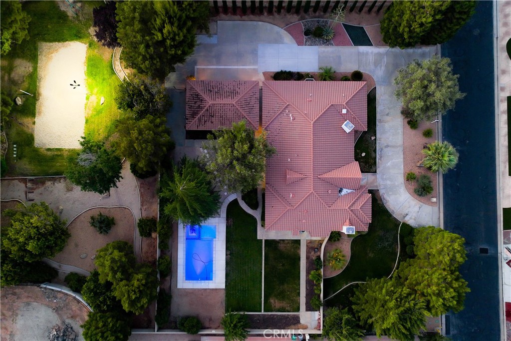 https://media.crmls.org/medias/d72bf23b-e5a6-4338-b70f-fe3afe37e9e5.jpg?preset=X-Large