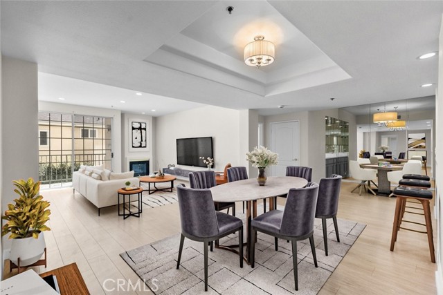 Detail Gallery Image 2 of 32 For 4348 Mammoth Ave #102,  Sherman Oaks,  CA 91423 - 2 Beds | 2/1 Baths