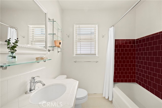 Detail Gallery Image 8 of 11 For 8004 Holy Cross Pl, Los Angeles,  CA 90045 - 2 Beds | 2 Baths