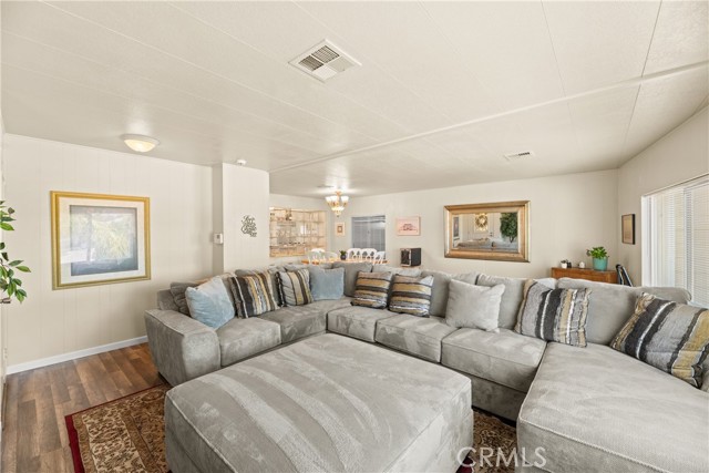 Detail Gallery Image 3 of 60 For 2964 Silver Oak Way, Hemet,  CA 92545 - 3 Beds | 2 Baths