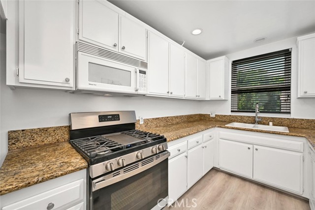 Detail Gallery Image 14 of 31 For 11670 W Sunset Bld #212,  Los Angeles,  CA 90049 - 1 Beds | 1 Baths