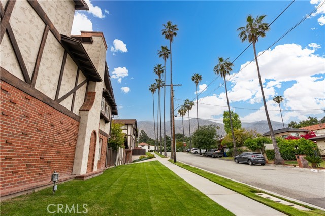 506 W Sierra Madre Boulevard, Sierra Madre CA: https://media.crmls.org/medias/d7327cc2-eb48-4651-8e3c-1fcd113fe63d.jpg