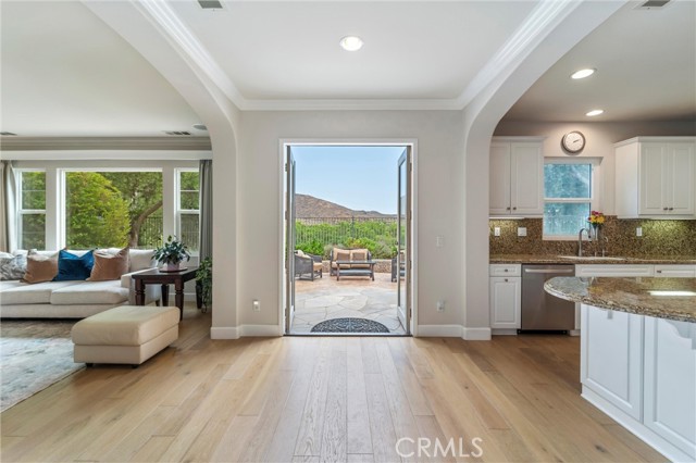 Detail Gallery Image 4 of 39 For 4437 Cabot Dr, Corona,  CA 92883 - 3 Beds | 2/1 Baths