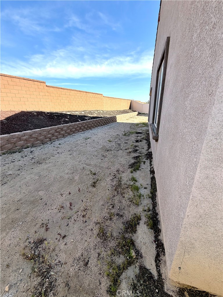 https://media.crmls.org/medias/d733ad0f-b6a9-42e9-a985-cf20a00c6c66.jpg?preset=X-Large