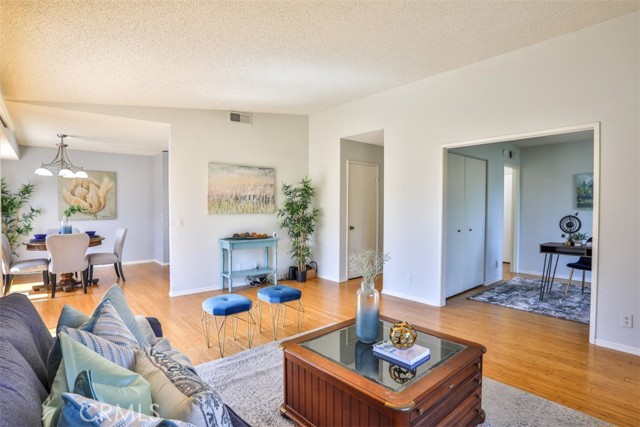 Detail Gallery Image 8 of 51 For 820 E Silver Maple, Azusa,  CA 91702 - 3 Beds | 2 Baths