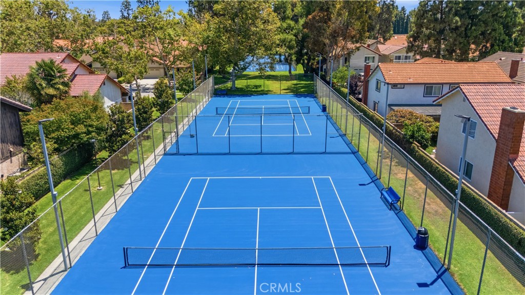 https://media.crmls.org/medias/d733b48a-f64e-4e83-bc7b-a97bb8ff5871.jpg?preset=X-Large