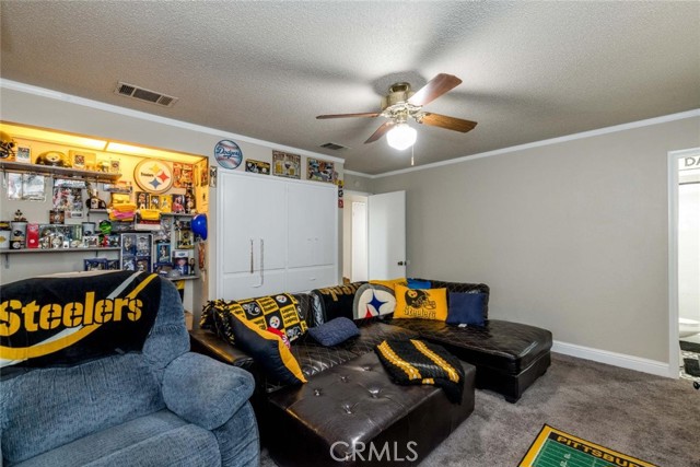 918 S Sunnyside Avenue, Fresno CA: https://media.crmls.org/medias/d7343567-9ef2-4013-996c-acd7d24a8619.jpg