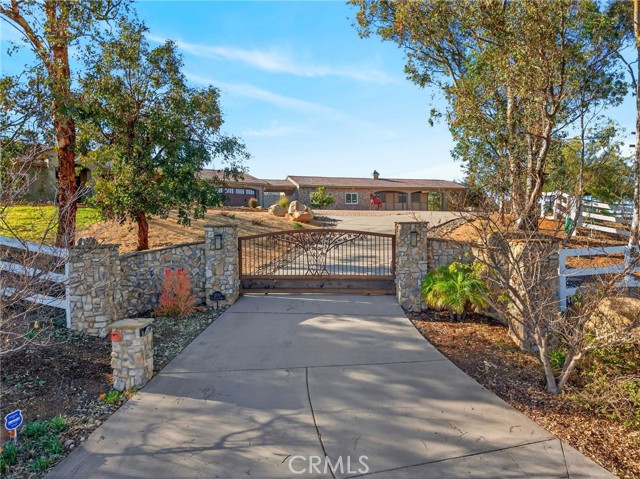 Detail Gallery Image 3 of 75 For 37527 La Encina Cir, Murrieta,  CA 92562 - 4 Beds | 3/1 Baths