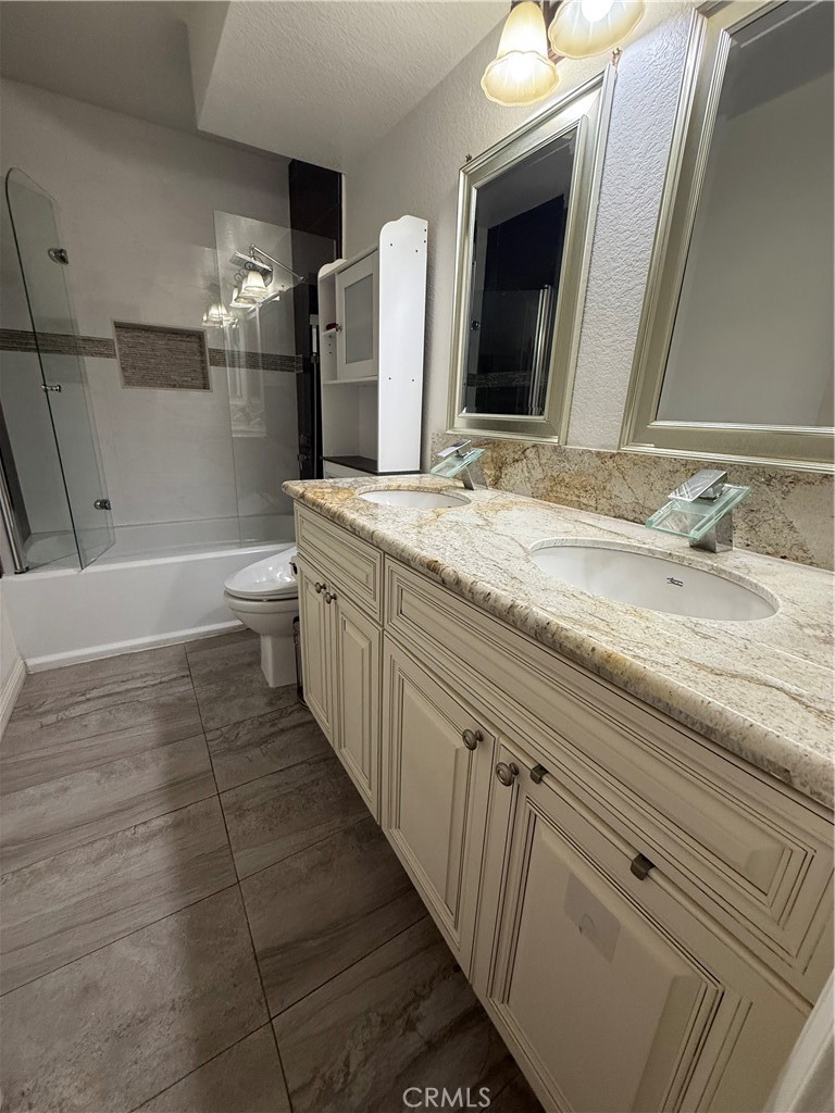 MLS #OC25221738 image #10