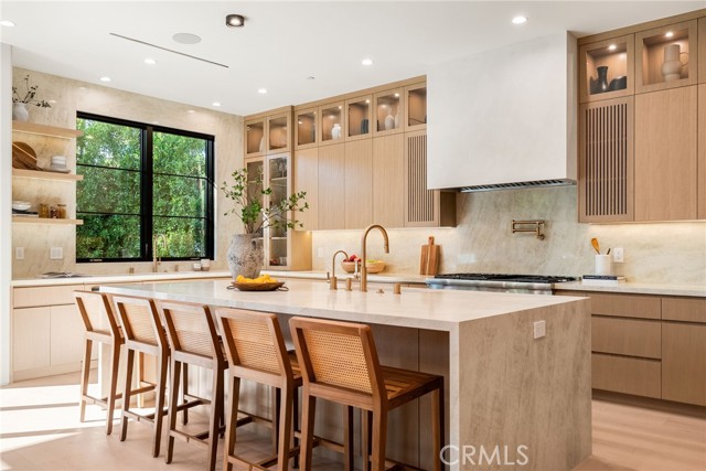 Detail Gallery Image 7 of 42 For 4245 Bellaire Ave, Studio City,  CA 91604 - 5 Beds | 5/1 Baths