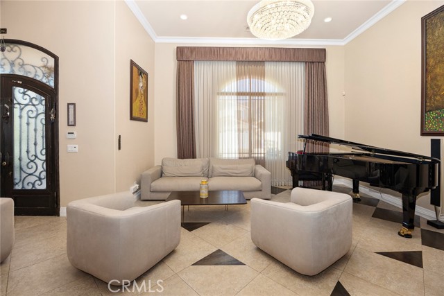 Detail Gallery Image 16 of 63 For 10610 Oak Tree Way, Sunland,  CA 91040 - 5 Beds | 4 Baths