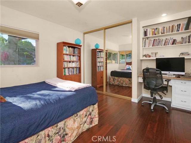 Bedroom 3 with built-in desk