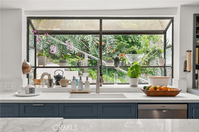 645 Griffith Way, Laguna Beach CA: https://media.crmls.org/medias/d736b987-cac4-45ac-b626-cd715acbc5a5.jpg