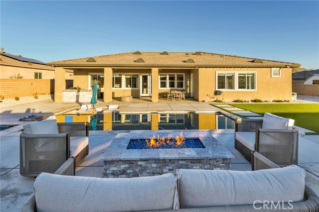 Detail Gallery Image 2 of 73 For 17066 Takipi Rd, Apple Valley,  CA 92307 - 3 Beds | 3 Baths