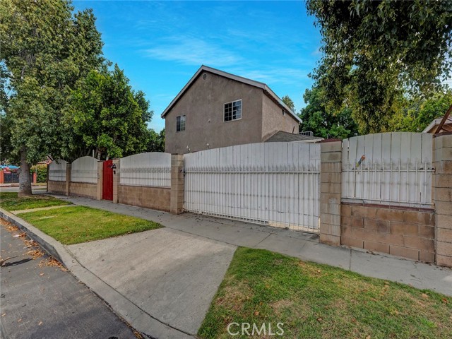 14202 Lanark Street, Panorama City CA: https://media.crmls.org/medias/d7371c54-aa22-402b-9f3d-ecd360abe78c.jpg