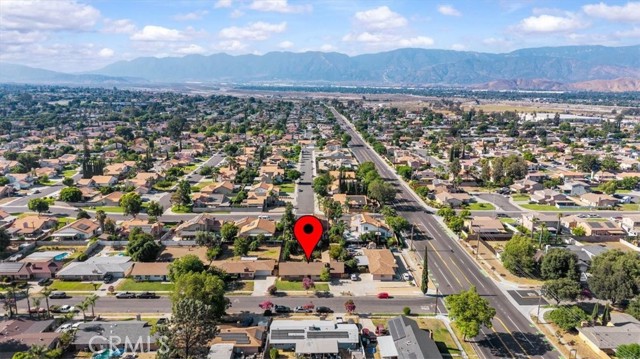 878 E Holly Street, Rialto CA: https://media.crmls.org/medias/d73767ec-b496-45b6-81c6-158872b306fc.jpg