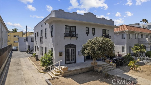 525 N Kenmore Avenue, Los Angeles CA: https://media.crmls.org/medias/d737fc8a-14c4-4dc6-b313-c6b09880498d.jpg