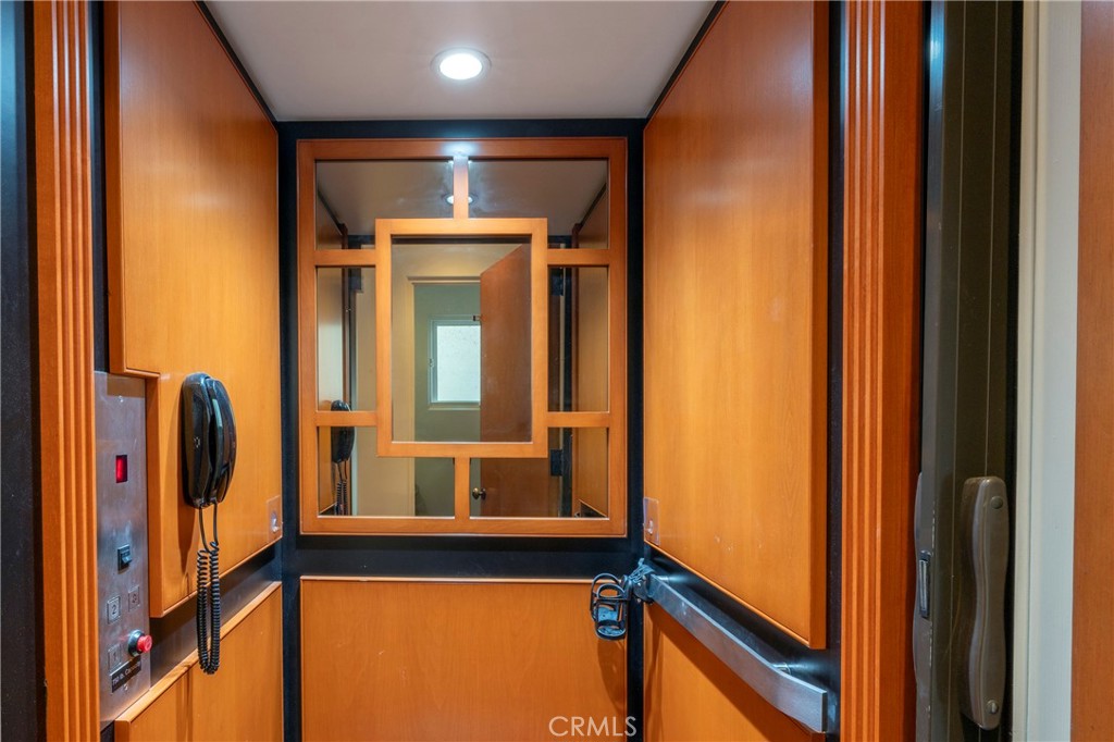 https://media.crmls.org/medias/d73830a1-b9c2-44ea-9923-d74937c90dbe.jpg?preset=X-Large