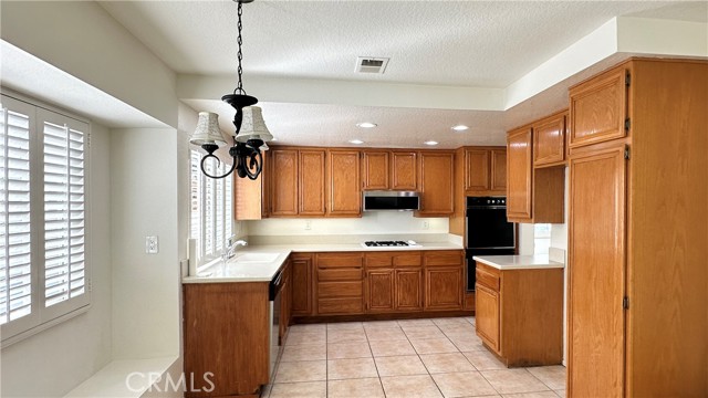 Detail Gallery Image 11 of 22 For 28096 Tamarind, Mission Viejo,  CA 92692 - 4 Beds | 2/1 Baths