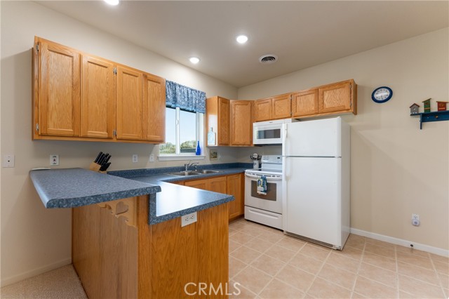 2260 Lakeshore Blvd, Upper Lake CA: https://media.crmls.org/medias/d739d405-f331-4aec-aa7f-3ac013804e44.jpg