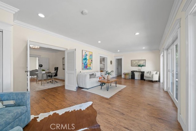 268 S Norton Avenue, Los Angeles CA: https://media.crmls.org/medias/d73a200b-df80-4ae7-9e82-4638e88c4531.jpg