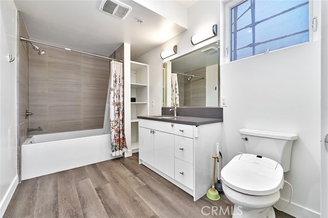 900 S Kenmore Avenue, Los Angeles CA: https://media.crmls.org/medias/d73a46a5-684f-4a06-b51f-bbdd24cf1b5d.jpg