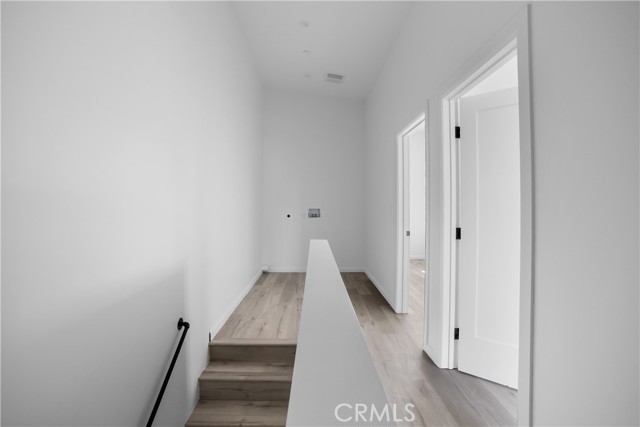 Detail Gallery Image 6 of 12 For 20553 Valerio, Winnetka,  CA 91306 - 3 Beds | 3 Baths