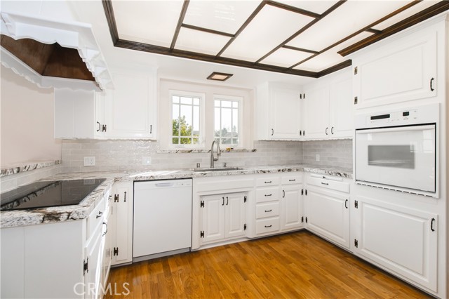 Detail Gallery Image 7 of 50 For 9659 Calvin, Northridge,  CA 91324 - 3 Beds | 3 Baths