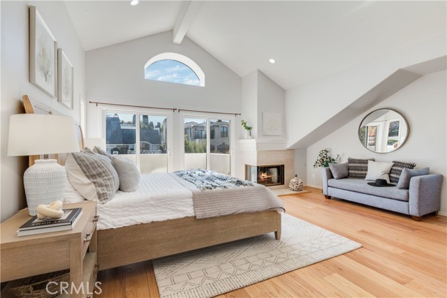 Vaulted Ceiling Master w/Refinished Wood Floors