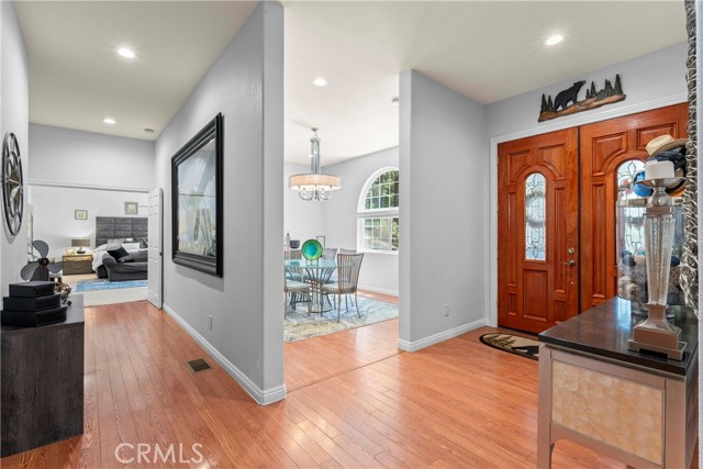 Detail Gallery Image 12 of 55 For 27312 Little Bear Rd, Lake Arrowhead,  CA 92391 - 4 Beds | 4/1 Baths