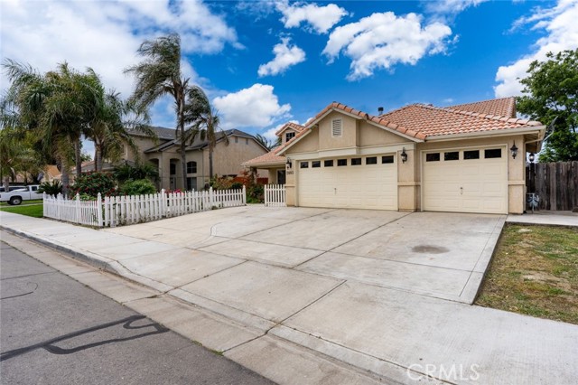 2083 Hastings Drive, Los Banos CA: https://media.crmls.org/medias/d73cb4b4-145c-4f5c-a25b-25e5156b1ac6.jpg