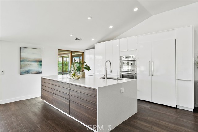 Detail Gallery Image 11 of 33 For 11 Skysail Dr, Corona Del Mar,  CA 92625 - 2 Beds | 2/1 Baths