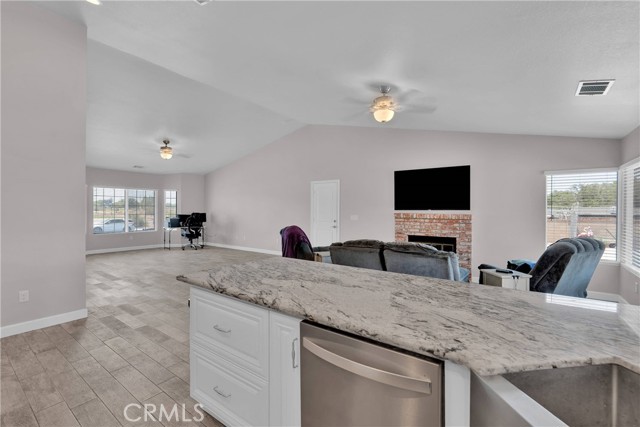 Detail Gallery Image 12 of 61 For 11347 Topaz Rd, Victorville,  CA 92392 - 4 Beds | 2 Baths
