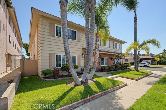 12532 Cranbrook Avenue, Hawthorne CA: https://media.crmls.org/medias/d73da968-6b9d-42c2-b866-983761eb8b8f.jpg