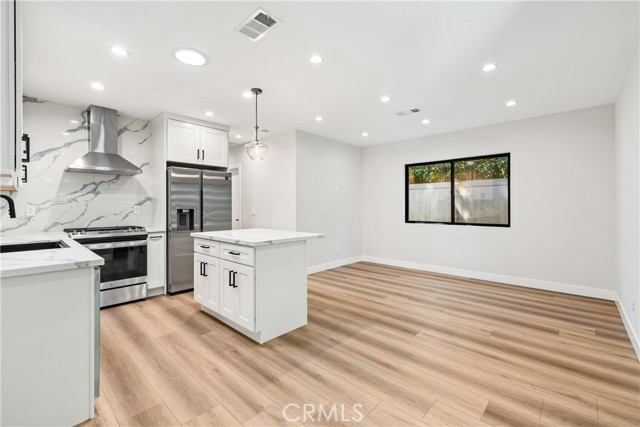 Detail Gallery Image 4 of 28 For 14622 Huston St, Sherman Oaks,  CA 91403 - 5 Beds | 5 Baths