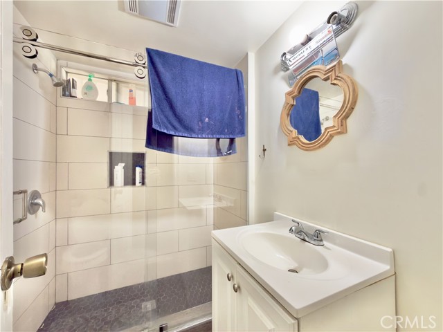 Detail Gallery Image 21 of 38 For 5654 Stansbury, Van Nuys,  CA 91401 - 2 Beds | 2 Baths