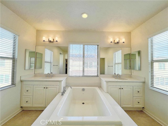 Detail Gallery Image 16 of 25 For 4953 S Bountiful Trail, Ontario,  CA 91762 - 4 Beds | 3 Baths