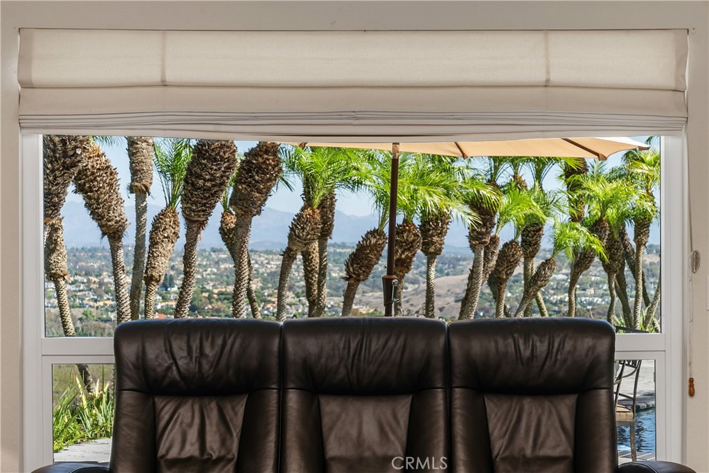 https://media.crmls.org/medias/d73edc49-a1a7-4bdb-bb95-10e0dc9eba8a.jpg?preset=X-Large