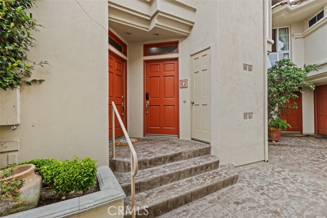 Detail Gallery Image 3 of 23 For 2101 E 15th St #7,  Newport Beach,  CA 92663 - 2 Beds | 1/1 Baths
