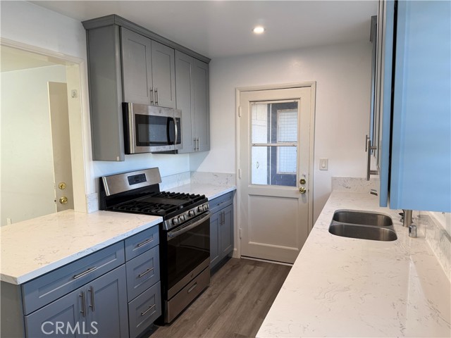 Detail Gallery Image 13 of 15 For 50 S Vinedo Ave #E,  Pasadena,  CA 91107 - 2 Beds | 1 Baths