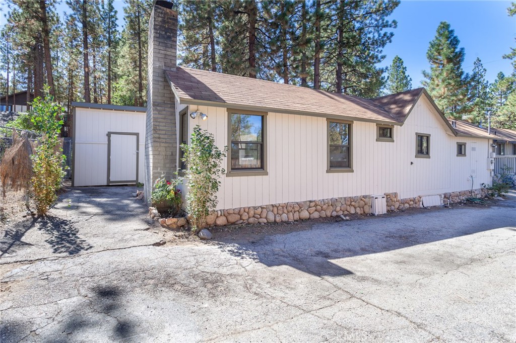 639 Merced Street Big Bear, California Beautifully updated 2 bedroom 1 bathroom home is move-in ready! Featuring all-new paint on the exterior and interior, new carpet throughout the home, as well as new vinyl flooring in the kitchen. The kitchen has updated cabinets, with new granite countertops, and appliances. The living room features a cozy fireplace with plenty of natural light to relax in. This property is secluded from the street and has large driveway with plenty of room for a boat, RV, or several cars! This home is centrally located to all the shops, restaurants, and walking distance to the lake. This home is not one to miss.