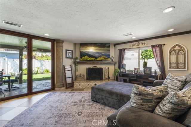 Detail Gallery Image 11 of 24 For 21887 Strawberry Ln, Canyon Lake,  CA 92587 - 4 Beds | 3/1 Baths