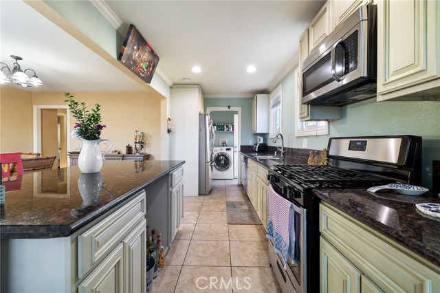 1337 W Gage Avenue, Los Angeles CA: https://media.crmls.org/medias/d73ffe8d-1422-405a-8907-001f78ab49d2.jpg