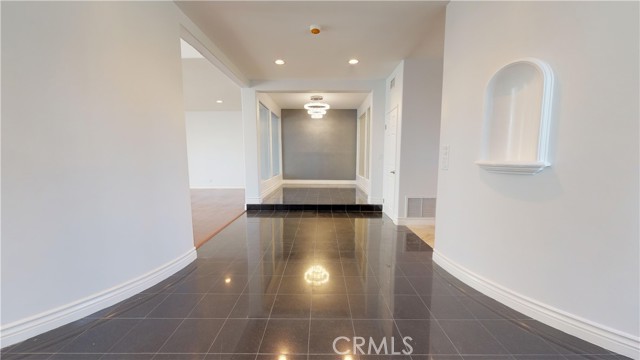 22500 N Summit Ridge Circle, Chatsworth CA: https://media.crmls.org/medias/d7402373-f193-4d6d-a8da-e71e1396f54f.jpg
