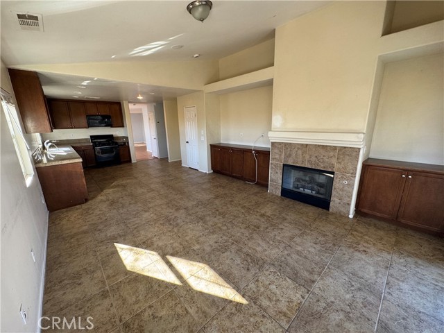 Detail Gallery Image 11 of 52 For 10998 Windcrest St, Adelanto,  CA 92301 - 4 Beds | 2 Baths